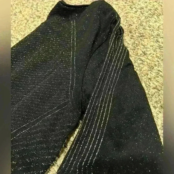 Athleta size L Black Silver Metallic Glitter Shine Top Thumbholes pre owned - Picture 6 of 8